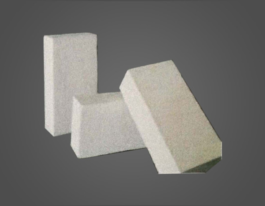 Lightweight mullite brick