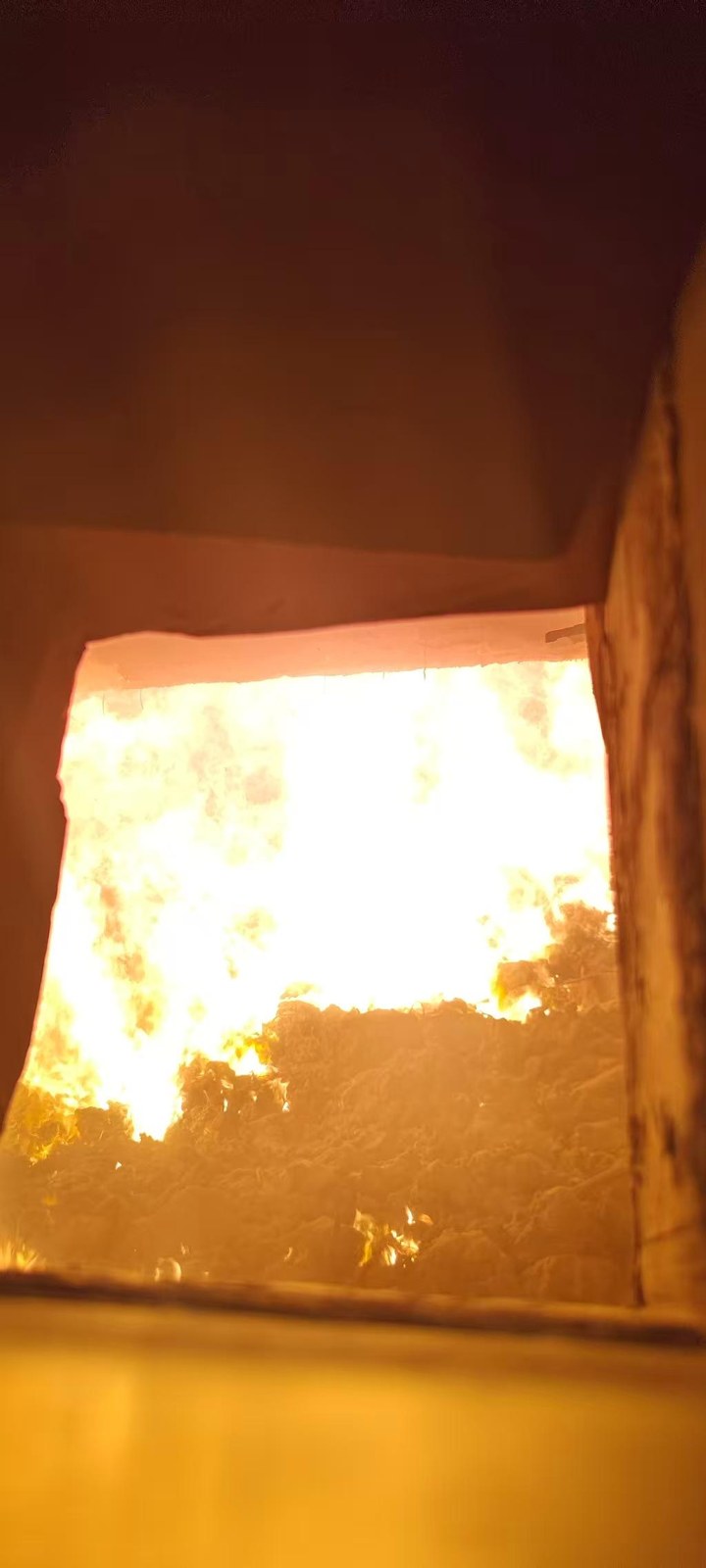 Uncoated #2 boiler furnace with heavy slag build-up
