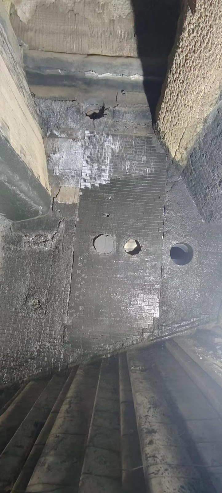 Sprayed coating on the furnace arch