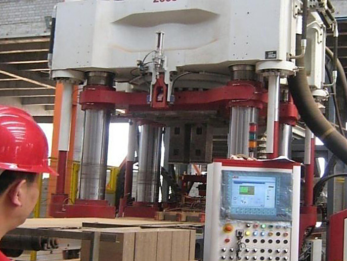 2000 T imported friction press at the Zhejiang Shengao Refractory production base