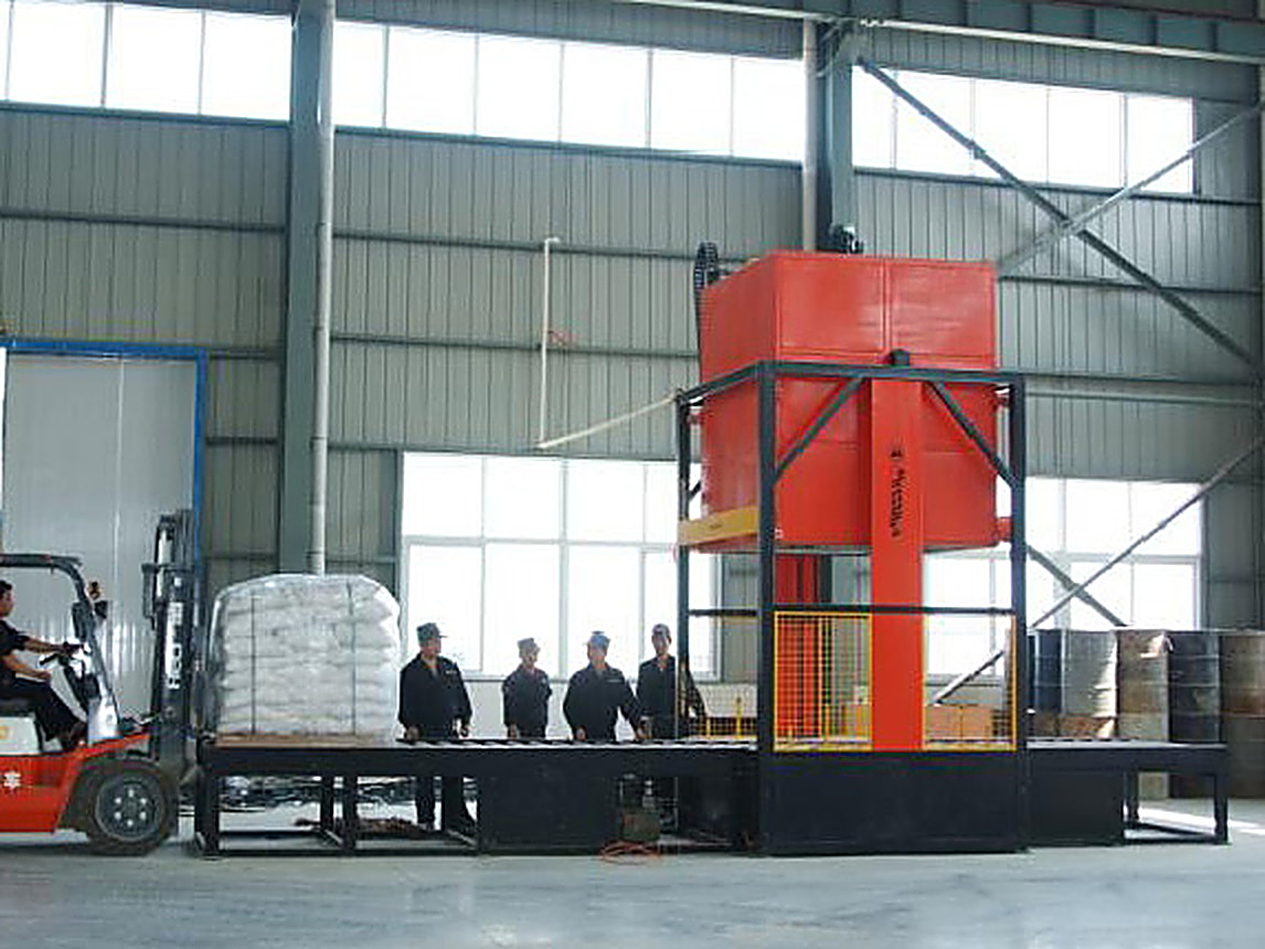 Laminating machine at the Zhejiang Shengao Refractory production base