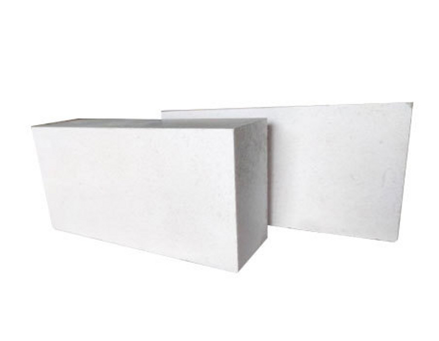 Fused corundum brick