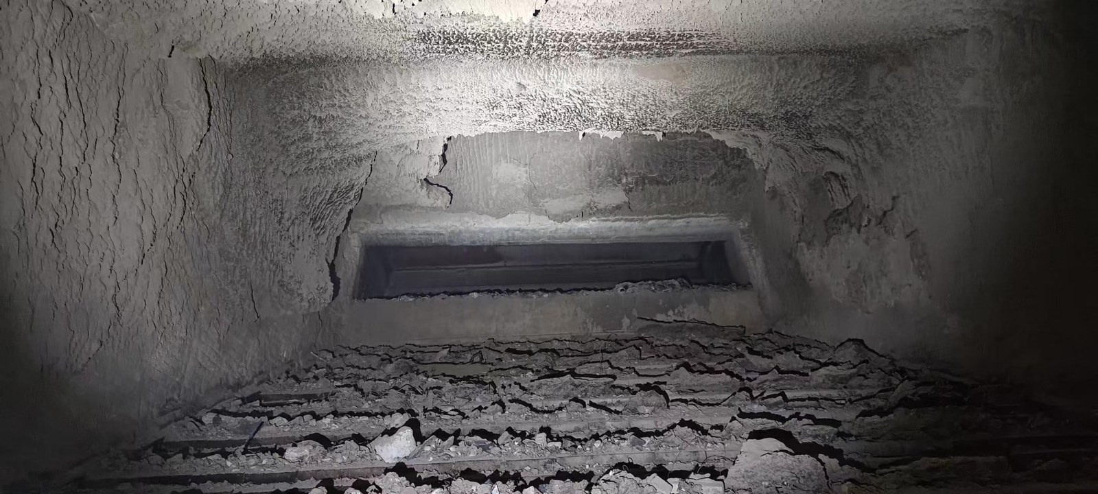 Rear arch of the coated boiler, flat and clean