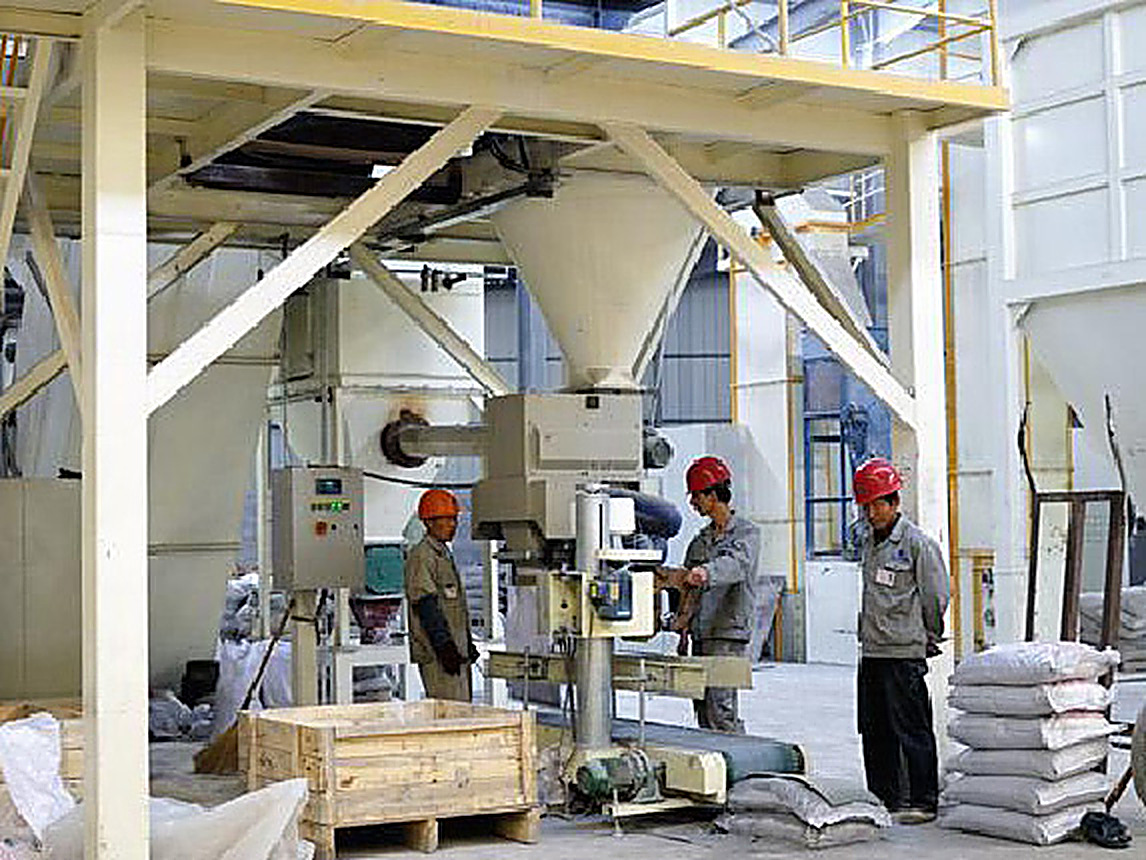 Production equipment at the Zhejiang Shengao Refractory production base